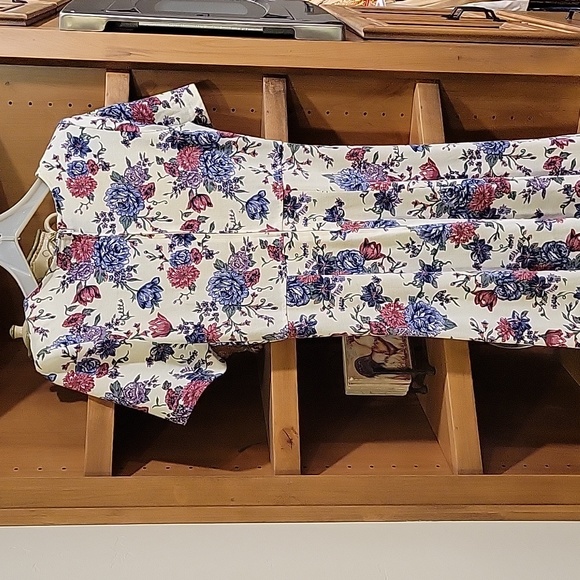 Women's dress - Picture 4 of 5